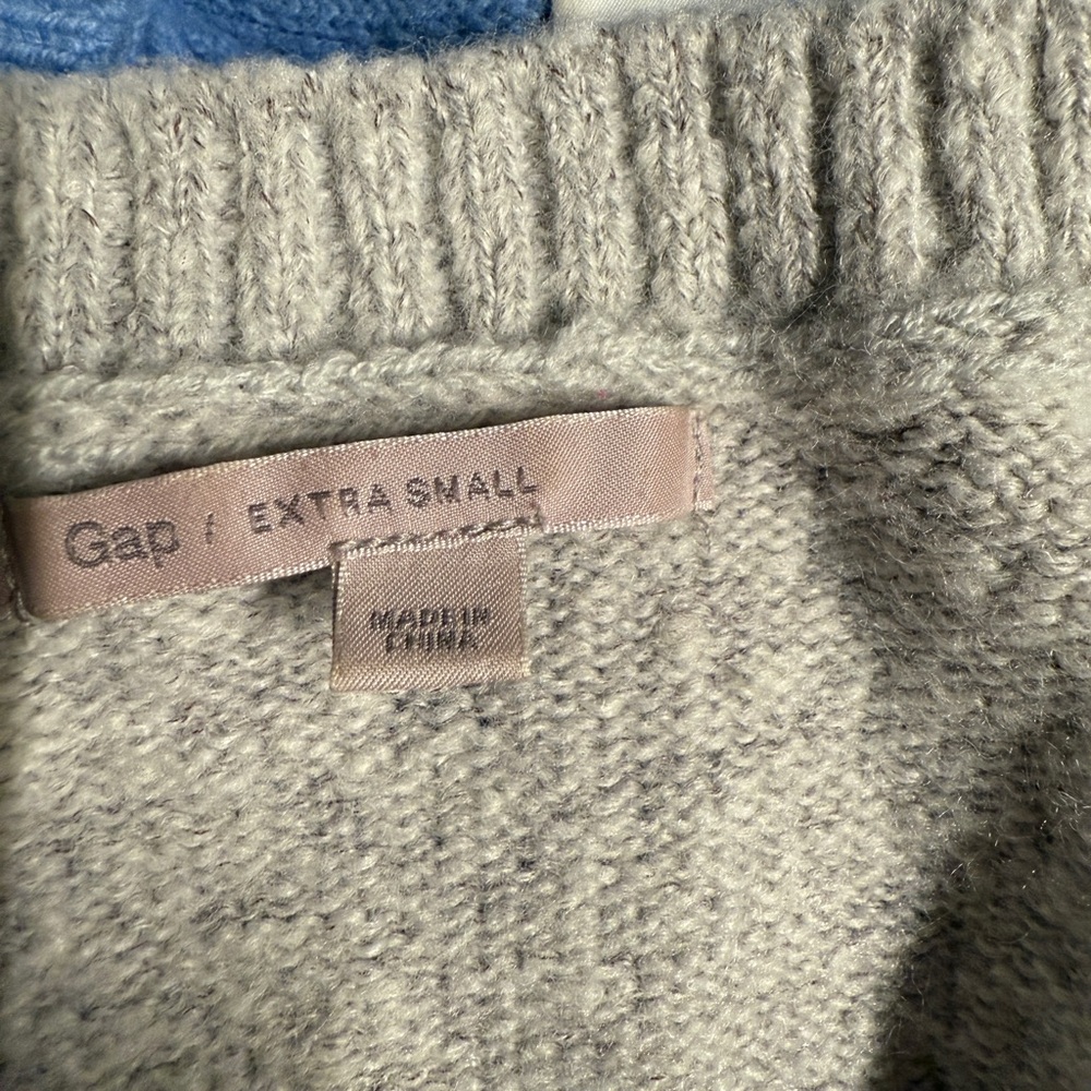GAP Light Gray Women's Scoop-Neck Sweater - Picture 4 of 5